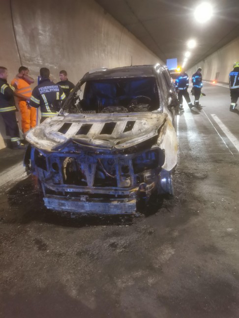 Brand im Bosrucktunnel: Gr��erer Einsatz der Feuerwehren auf Pyhrnautobahn bei Spital am Pyhrn