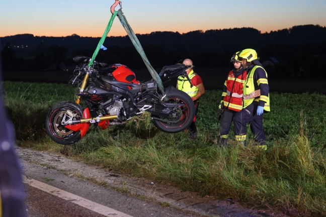 T�dliche Kollision zwischen Motorroller und Motorrad auf Voralpenstra�e bei Rohr im Kremstal