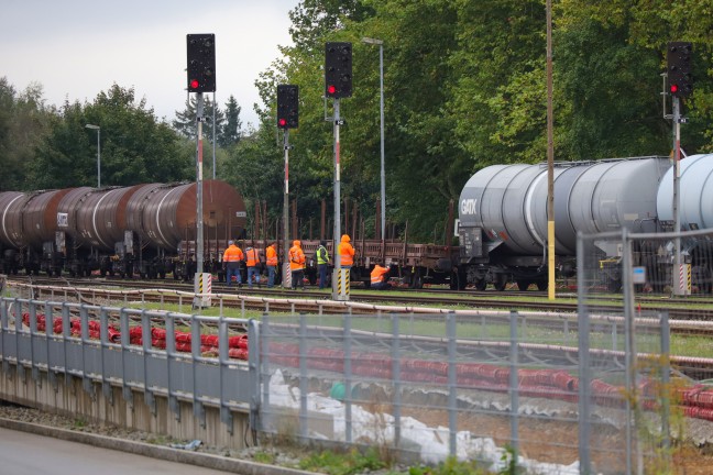 G�terzugwaggon entgleist: Innkreis- und Hausruckbahn nach Unfall bei Ried im Innkreis unterbrochen