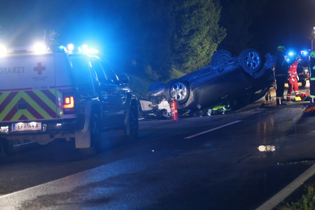 T�dlicher Verkehrsunfall: Autolenker starb bei folgenschwerem Unfall auf Eferdinger Stra�e in Fraham