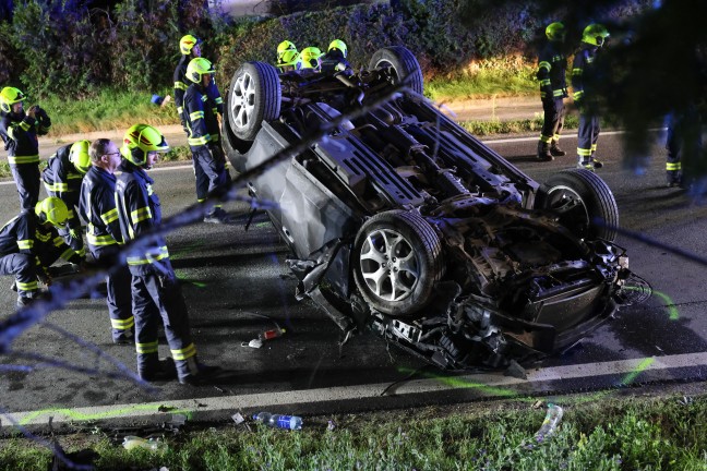 T�dlicher Verkehrsunfall: Autolenker starb bei folgenschwerem Unfall auf Eferdinger Stra�e in Fraham