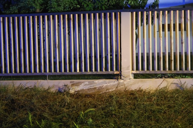 T�dlicher Verkehrsunfall: Autolenker starb bei folgenschwerem Unfall auf Eferdinger Stra�e in Fraham