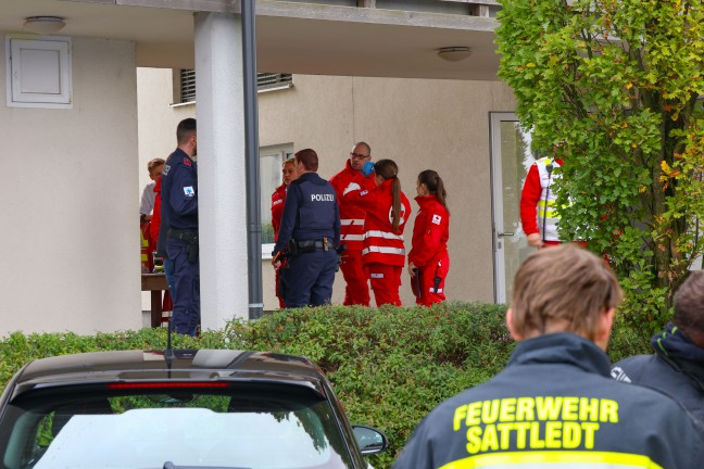 Kochschokolade angebrannt: Einsatz von Feuerwehr, Rettung und Polizei bei Wohngeb�ude in Sattledt