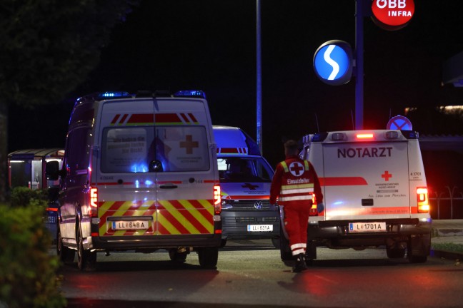 Schwer verletzt: Frau im Bahnhofsbereich in Neuhofen an der Krems von S-Bahn-Garnitur �berrollt