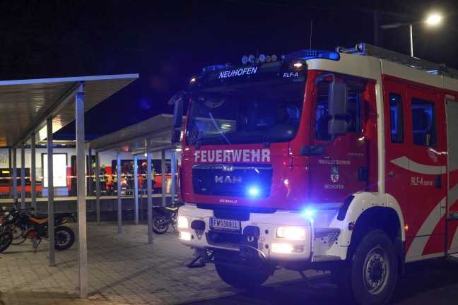 Schwer verletzt: Frau im Bahnhofsbereich in Neuhofen an der Krems von S-Bahn-Garnitur �berrollt