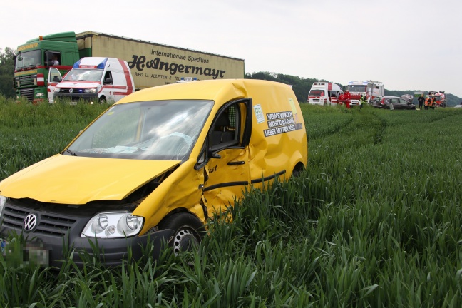 Schwerer Kreuzungscrash in Weißkirchen an der Traun fordert zwei Verletzte