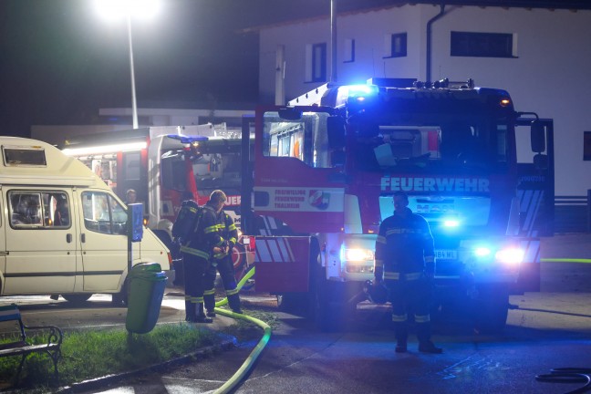 Brand einer Thujenhecke sorgte f�r Einsatz der Feuerwehr und der Polizei in Thalheim bei Wels