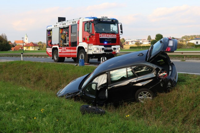Kollision zwischen zwei Autos auf Pyhrnpass Stra�e in Sattledt