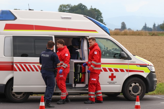 Kreuzungskollision zwischen zwei Autos in Eberstalzell fordert zwei Verletzte