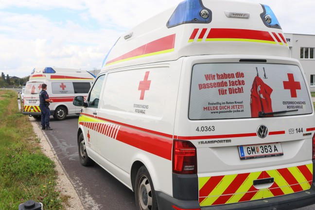 Kreuzungskollision zwischen zwei Autos in Eberstalzell fordert zwei Verletzte