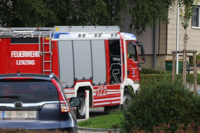 T�dlicher Unfall: Mann in Lenzing an der Ager bei Arbeiten an PKW von Auto erdr�ckt