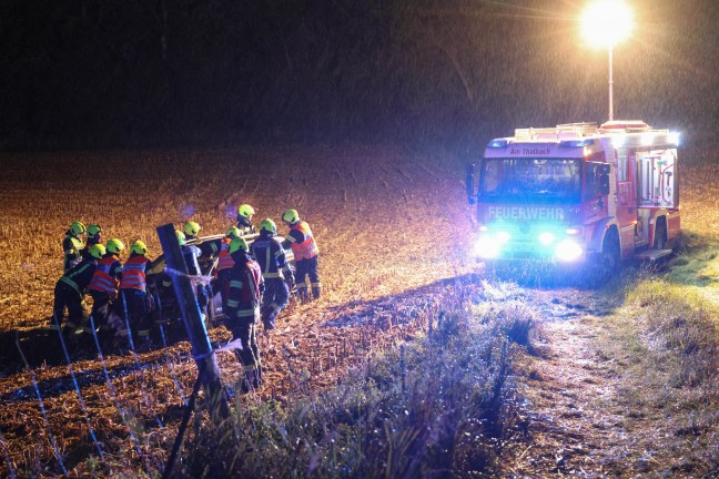 Verkehrsunfall ohne Lenker: PKW auf Pyhrnpass Stra�e in Thalheim bei Wels von Fahrbahn abgekommen