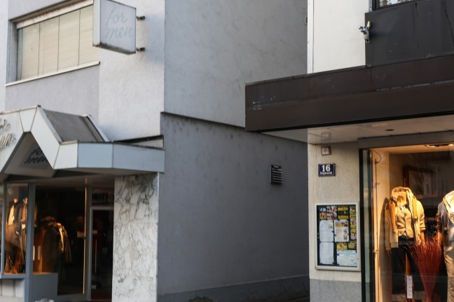 Feuerwehr bei Kleinbrand in einem Lagerraum in Grieskirchen im Einsatz