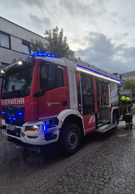 Feuerwehr bei Kleinbrand in einem Lagerraum in Grieskirchen im Einsatz