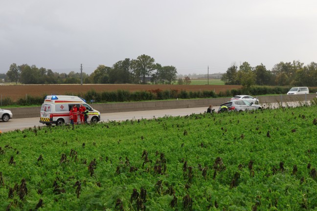 Totalsperre: Notarzthubschrauber nach Verkehrsunfall auf Westautobahn in Eberstalzell im Einsatz