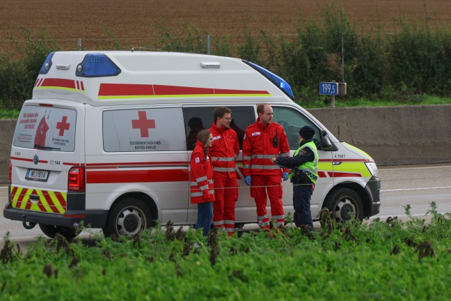 Totalsperre: Notarzthubschrauber nach Verkehrsunfall auf Westautobahn in Eberstalzell im Einsatz
