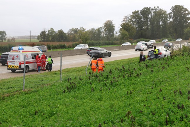 Totalsperre: Notarzthubschrauber nach Verkehrsunfall auf Westautobahn in Eberstalzell im Einsatz