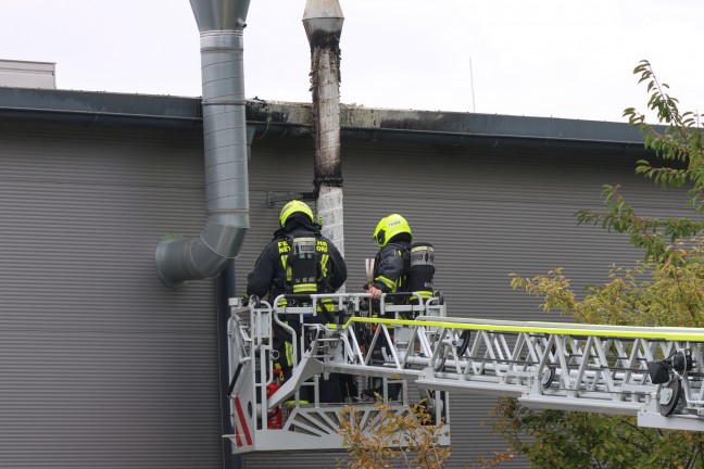 F�nf Feuerwehren bei Brand einer Absaugungsanlage bei einem Unternehmen in St. Marien im Einsatz