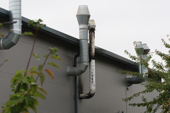 F�nf Feuerwehren bei Brand einer Absaugungsanlage bei einem Unternehmen in St. Marien im Einsatz