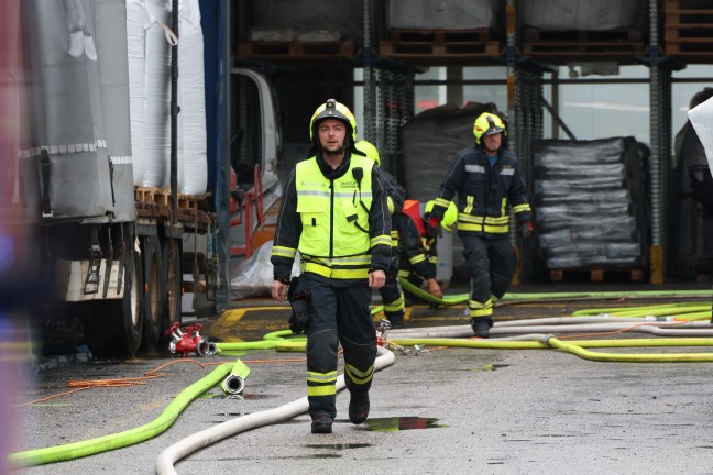 F�nf Feuerwehren bei Brand einer Absaugungsanlage bei einem Unternehmen in St. Marien im Einsatz