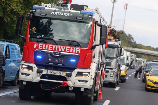 Crash mit f�nf Fahrzeugen: Sperre der Pyhrnautobahn bei Ried im Traunkreis nach Verkehrsunfall