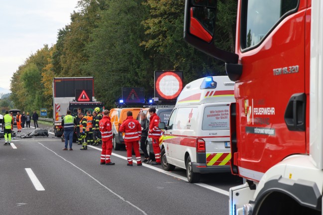 Crash mit f�nf Fahrzeugen: Sperre der Pyhrnautobahn bei Ried im Traunkreis nach Verkehrsunfall