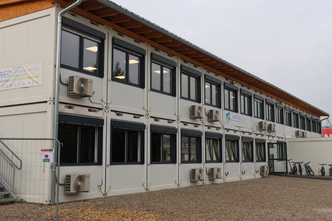 Brand eines Heizk�rpers im Containerkomplex einer Mittelschule in Ried im Innkreis