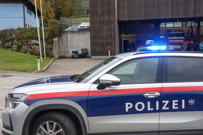 Steinbach am Ziehberg: Feuerwehr bei Bel�ftungsma�nahmen nach bereits gel�schtem Brand im Einsatz