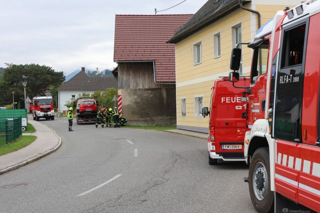 Auto gegen Geb�udeeck: Vermeintlicher Brand in Micheldorf in Ober�sterreich war Verkehrsunfall