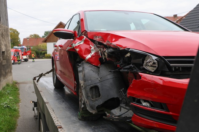 Auto gegen Geb�udeeck: Vermeintlicher Brand in Micheldorf in Ober�sterreich war Verkehrsunfall