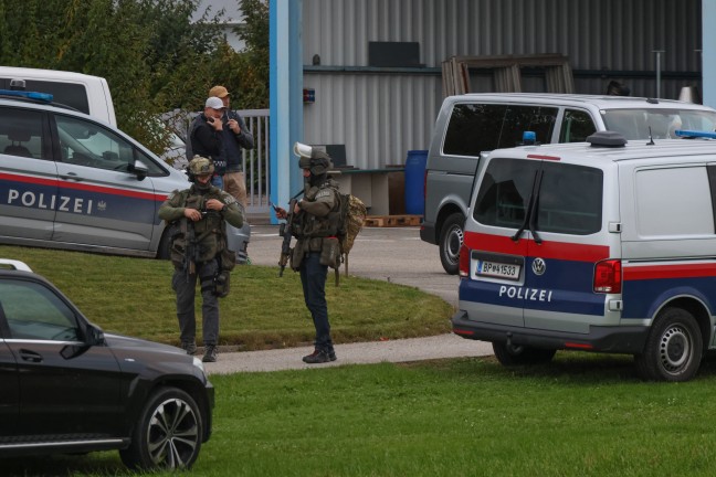 Cobraeinsatz: Polizeigro�aufgebot bei Bauernhof in Vorchdorf im Einsatz