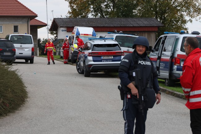 Cobraeinsatz: Polizeigro�aufgebot bei Bauernhof in Vorchdorf im Einsatz
