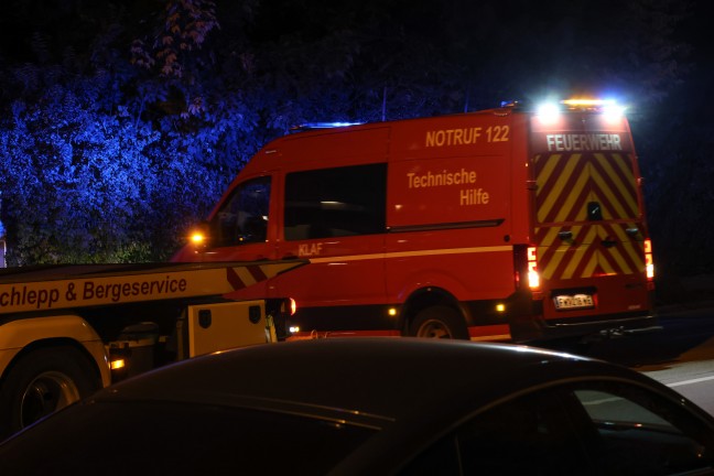 Heftiger Crash zwischen zwei PKW in einem Kreuzungsbereich in Wels-Lichtenegg