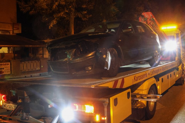 Heftiger Crash zwischen zwei PKW in einem Kreuzungsbereich in Wels-Lichtenegg