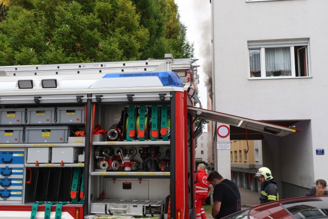 F�nf Verletzte bei ausgedehntem Wohnungsbrand samt Explosion in einer Wohnanlage in Wels-Neustadt