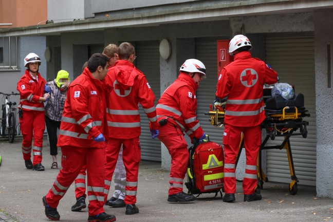 F�nf Verletzte bei ausgedehntem Wohnungsbrand samt Explosion in einer Wohnanlage in Wels-Neustadt