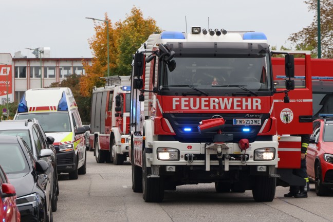 F�nf Verletzte bei ausgedehntem Wohnungsbrand samt Explosion in einer Wohnanlage in Wels-Neustadt
