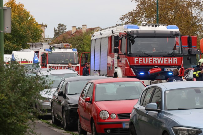 F�nf Verletzte bei ausgedehntem Wohnungsbrand samt Explosion in einer Wohnanlage in Wels-Neustadt