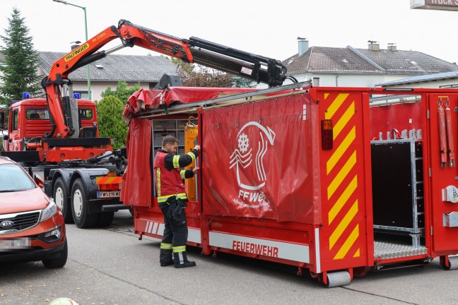 F�nf Verletzte bei ausgedehntem Wohnungsbrand samt Explosion in einer Wohnanlage in Wels-Neustadt