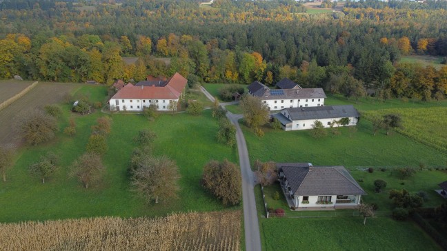 Drei teils Schwerverletzte nach Gasaustritt in einem Keller eines Geb�udes in Bad Wimsbach-Neydharting