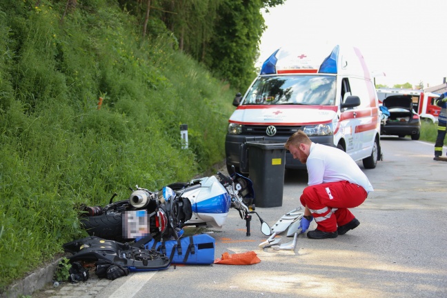 Motorradlenker bei Verkehrsunfall auf der Sattledter Straße in Fischlham verletzt