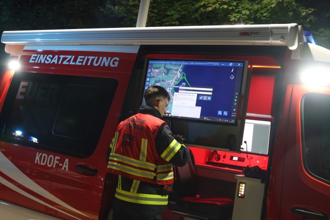 Traunkirchen: Drohnen der Feuerwehr bei gro�er Suchaktion nach abg�ngiger Frau im Einsatz