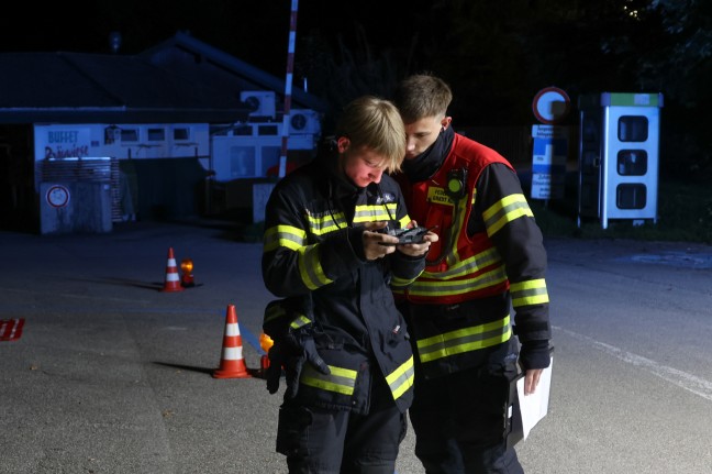 Traunkirchen: Drohnen der Feuerwehr bei gro�er Suchaktion nach abg�ngiger Frau im Einsatz