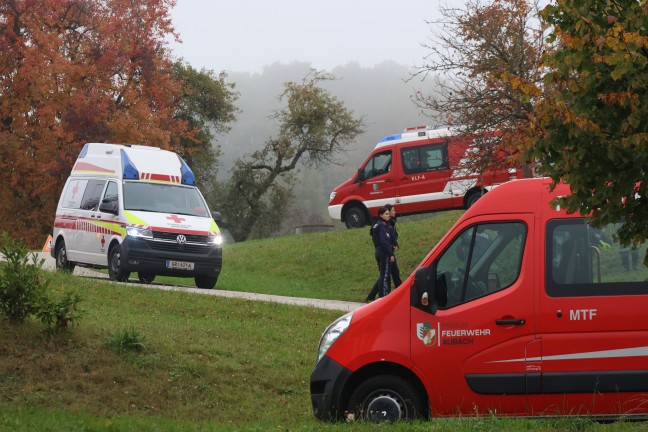 Personenrettung: Frau in Eschenau im Hausruckkreis unter abgest�rztem Auto eingeklemmt