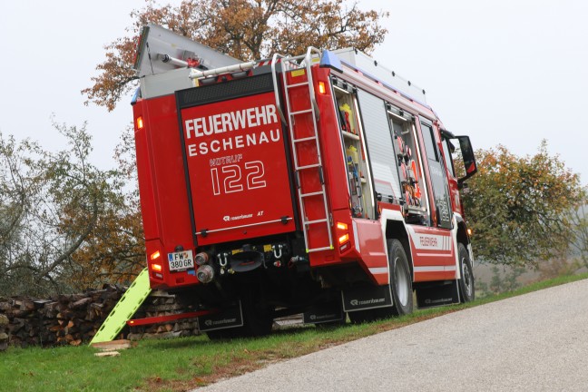 Personenrettung: Frau in Eschenau im Hausruckkreis unter abgest�rztem Auto eingeklemmt