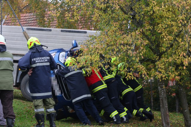 Personenrettung: Frau in Eschenau im Hausruckkreis unter abgest�rztem Auto eingeklemmt