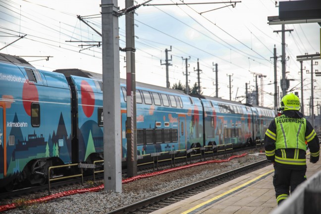 Personenzug abgeschleppt: Drei Feuerwehren zu Personenevakuierung nach Marchtrenk alarmiert
