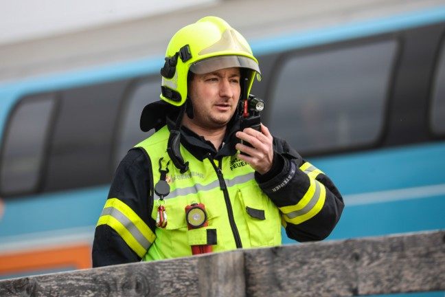 Personenzug abgeschleppt: Drei Feuerwehren zu Personenevakuierung nach Marchtrenk alarmiert