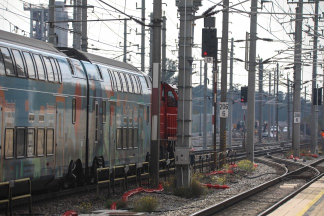 Personenzug abgeschleppt: Drei Feuerwehren zu Personenevakuierung nach Marchtrenk alarmiert