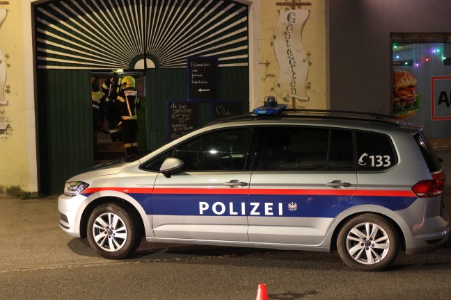 Einsatz zweier Feuerwehren bei Wohngeb�ude und Gastrolokal im Ortszentrum von Neuhofen an der Krems